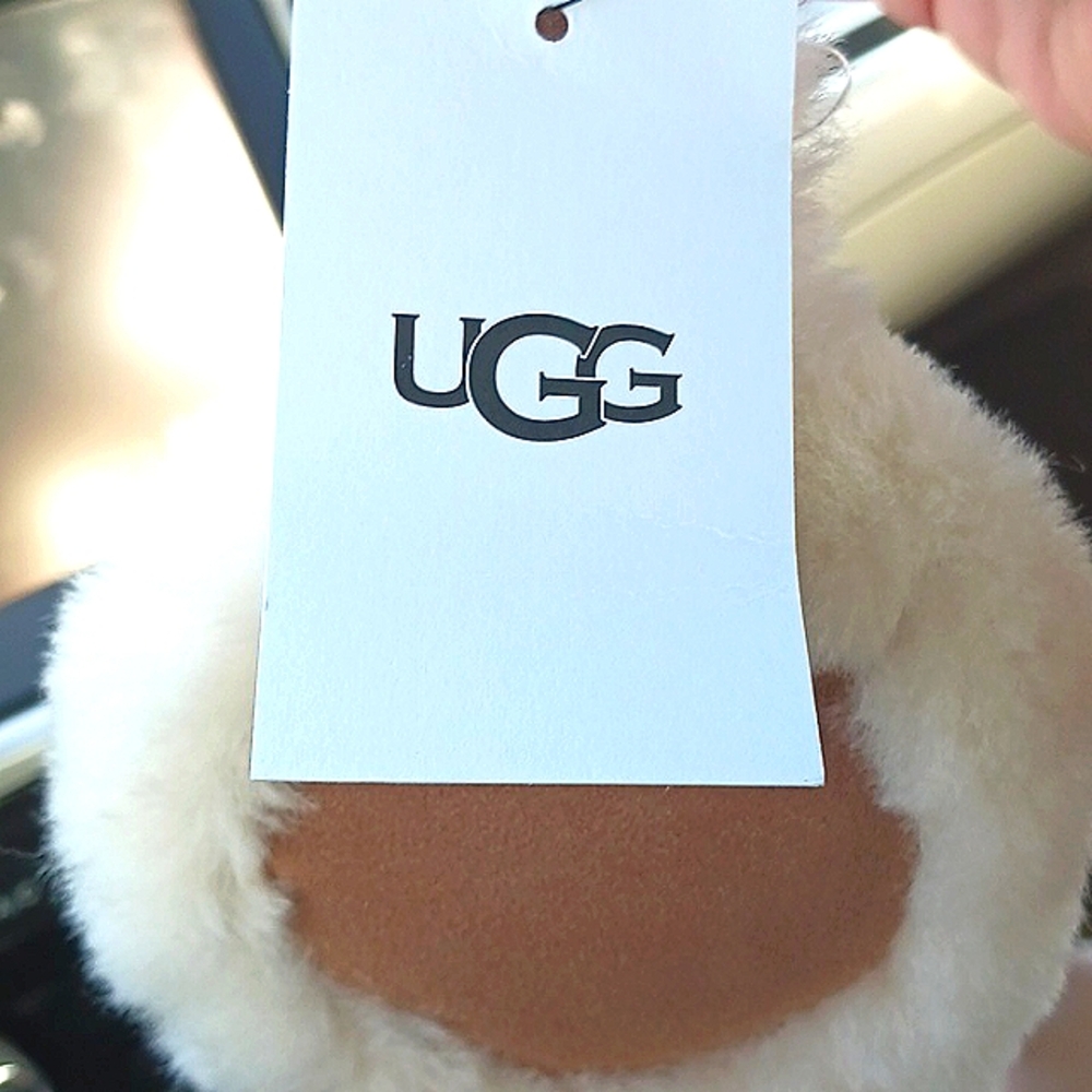 Gorgeous! ⚜️UGG⚜️ Cream and Tan Sheepskin Earmuffs - Picture 10 of 11